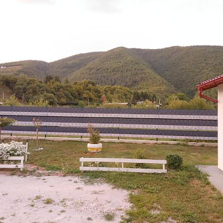 Apartman Visoko-Oaza Mira Exteriér fotografie