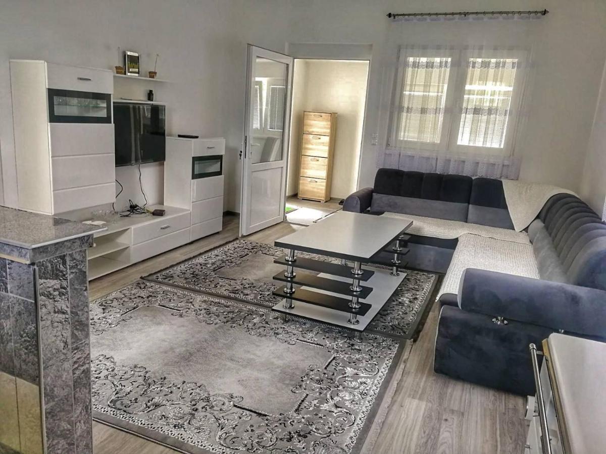 Apartman Visoko-Oaza Mira Exteriér fotografie